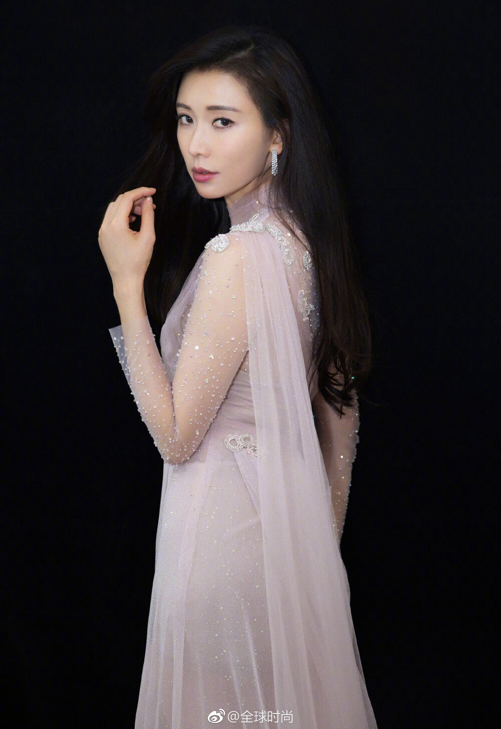 林志玲 获封"第一慈善名模,热衷于慈善的志玲姐姐多年来投身于公益