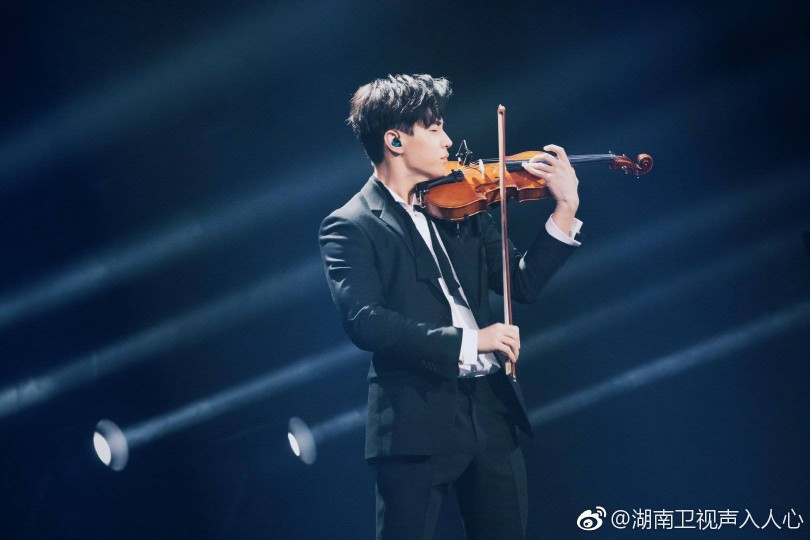 音乐综艺节目《声入人心》出品人:刘宪华小提琴舞台秀表演《despacito