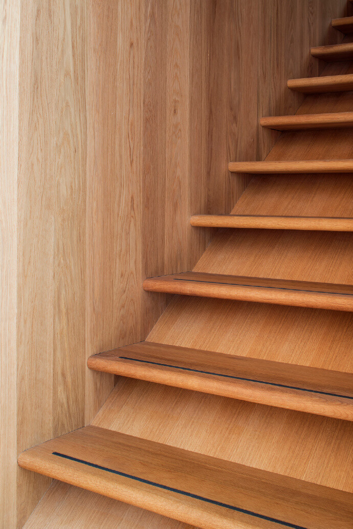 木质感楼梯