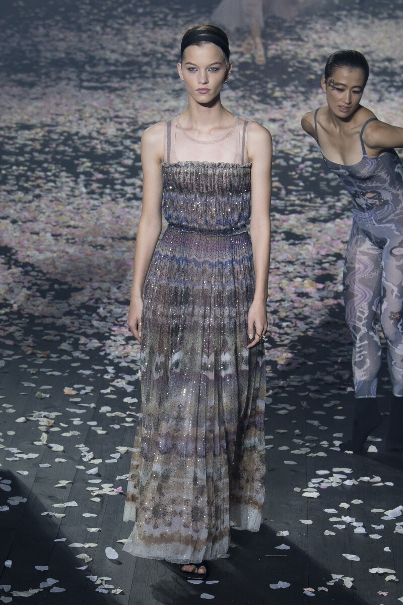 christian dior壁纸,dior壁纸 logo christian dior 2019 春夏高级成衣 - 堆糖,美图壁纸