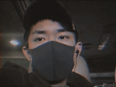 易烊千玺哭的动图