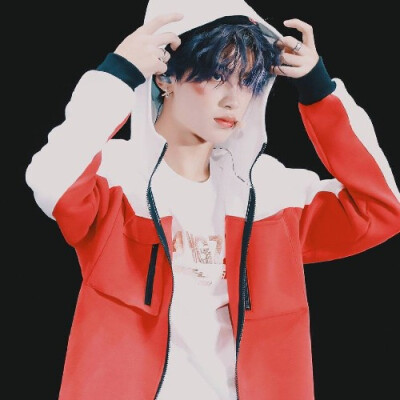 黄明昊 套图头像搬运工,图源网络,侵权致歉, weibo——暖柚说