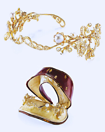 简雅高贵的古董珍珠钻石头饰.