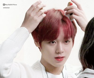 朴志训落泪动图