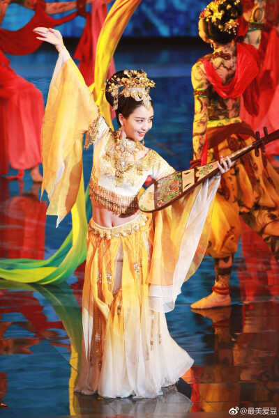 敦煌飞天仙女