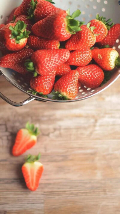 可爱草莓壁纸