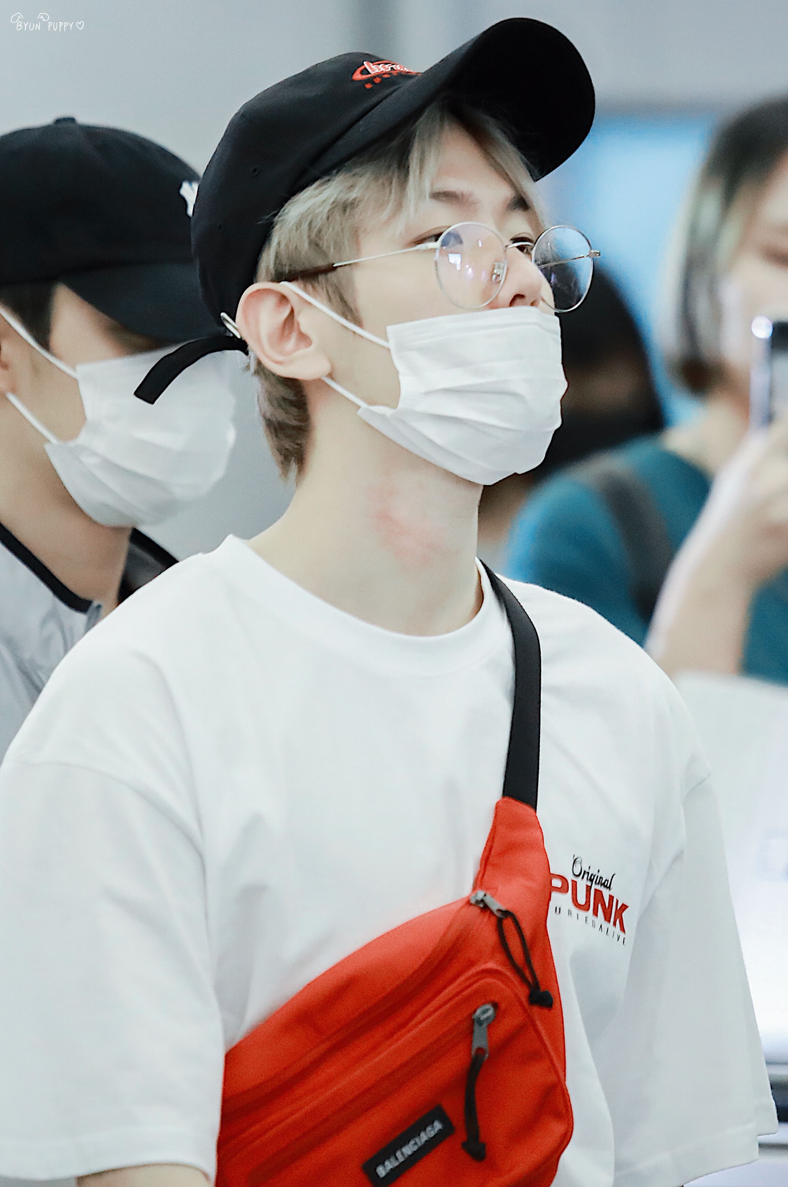 180604 香港机场-仁川机场 图源出处微博 cutestheight_灿白资源博 侵