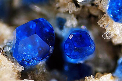 蓝色石头种类及图片图片