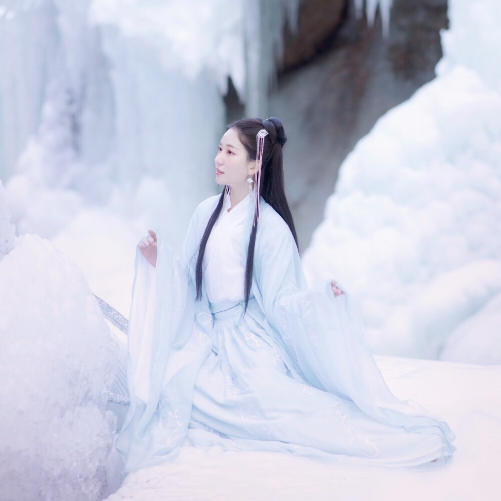 野洵 真人古风女喜收藏 禁二传雪是寒江雪 月是孤江月寒江有孤月 孤江