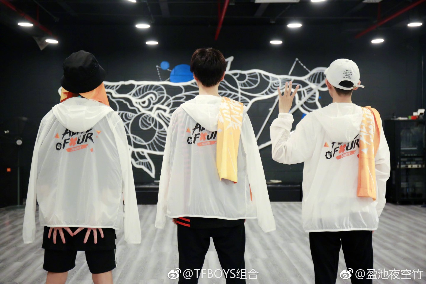 大家好,我们是 tfboys 