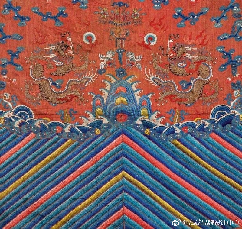 俗称"江牙海水""海水江牙",是常饰于古代龙袍,官服下摆的吉祥纹样