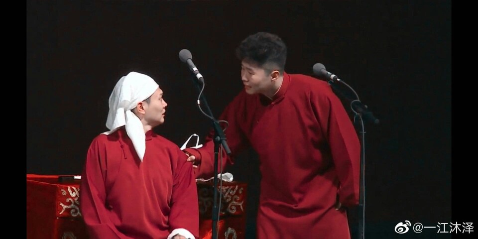 相声演员周九良孟鹤堂 p的红大褂好想看良堂穿红大褂啊!