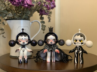 skull panda 潮玩,玩具 国内设计师熊喵的作品,很酷