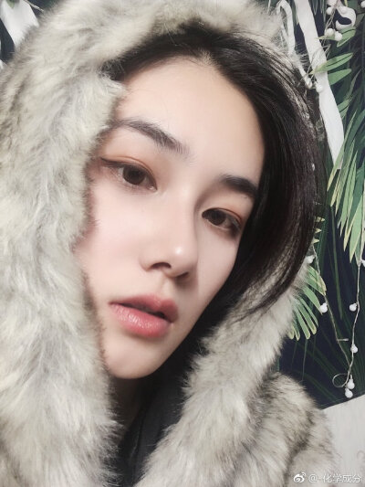 weibo @草莓青(一个超级攻的姐姐但没啥照片)