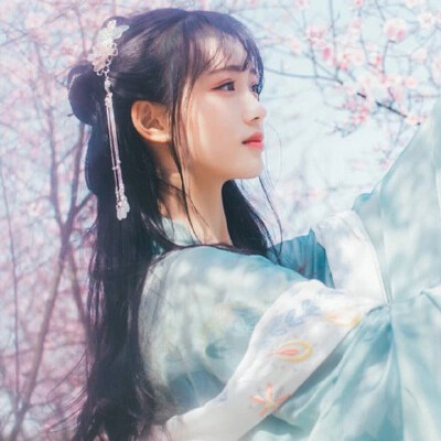 古风汉服真人女头乛凤倾颜(图源:微博)