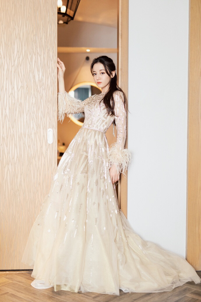 cr:嘉行迪丽热巴工作室