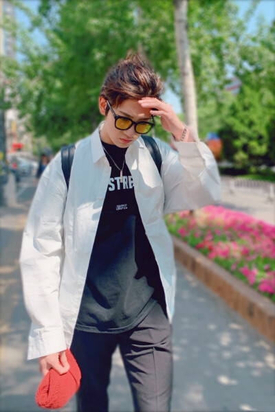 杨昊铭
