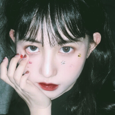 [真人女头像]の江矜妙自截