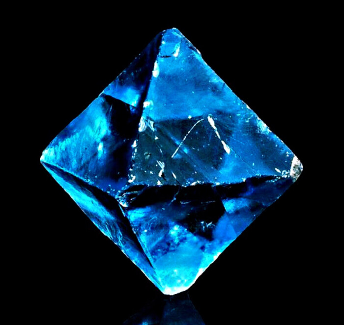 完美晶体的 蓝色萤石 blue fluorite 676767 堆糖,美图壁纸