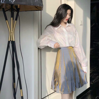 但是估计只有小姐姐穿才好看|关键词:幻彩撞色高腰半身裙女2019夏季