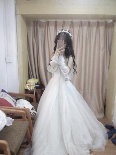 女生穿婚纱的头像