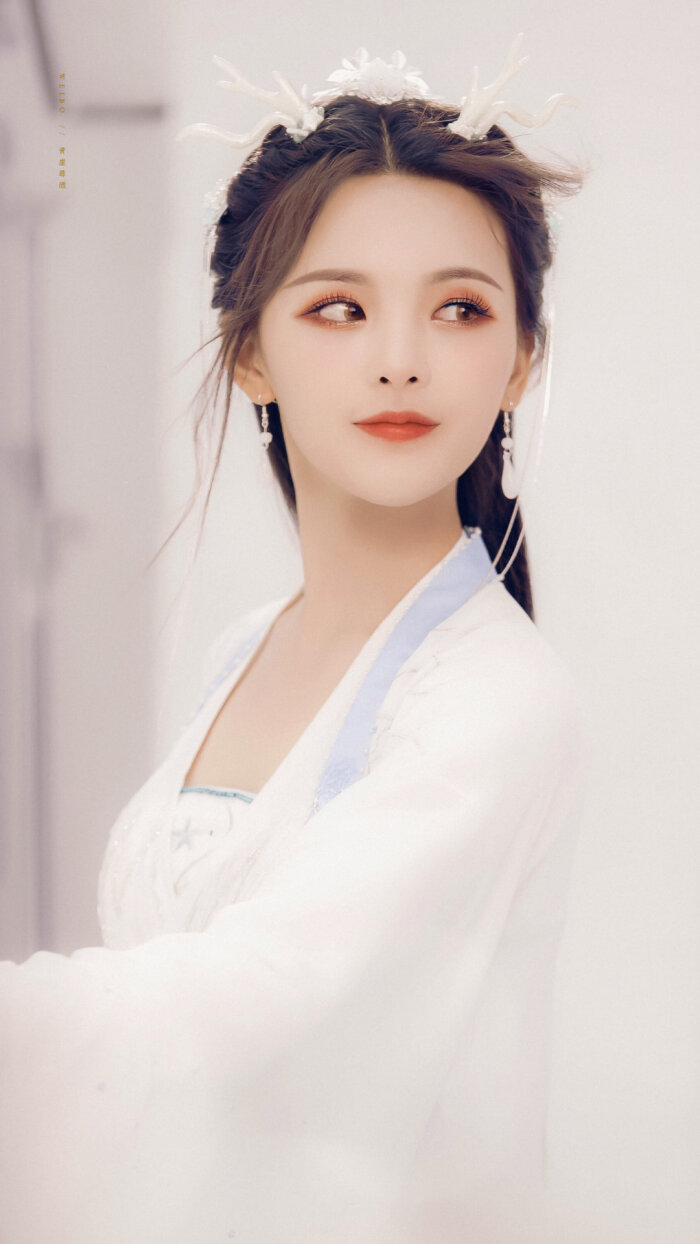 杨超越小龙女造型# 我就想问官方这样的小仙女能不能再来一打,不,半