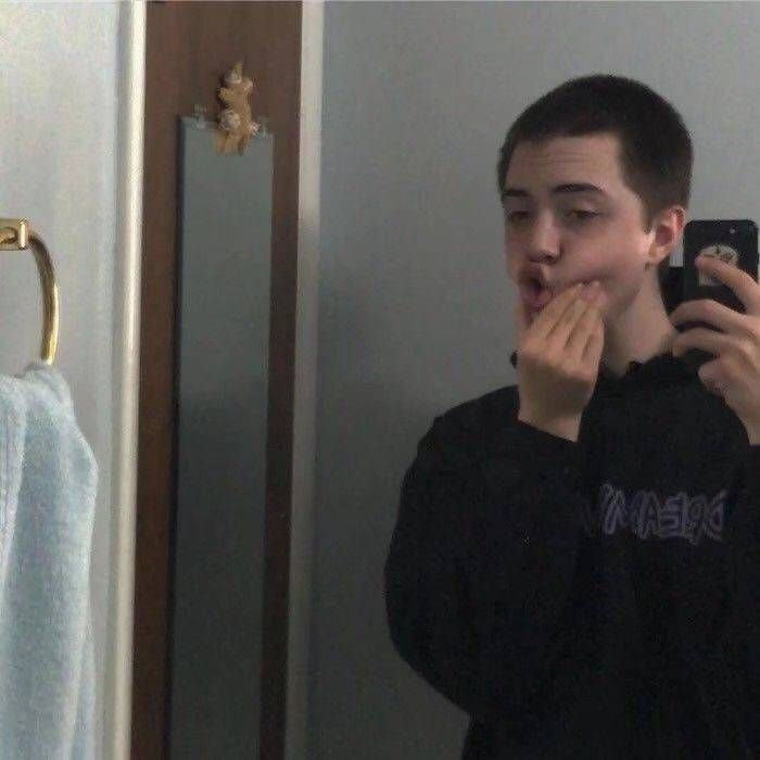男孩子这么可爱当然要用沙雕头像啦