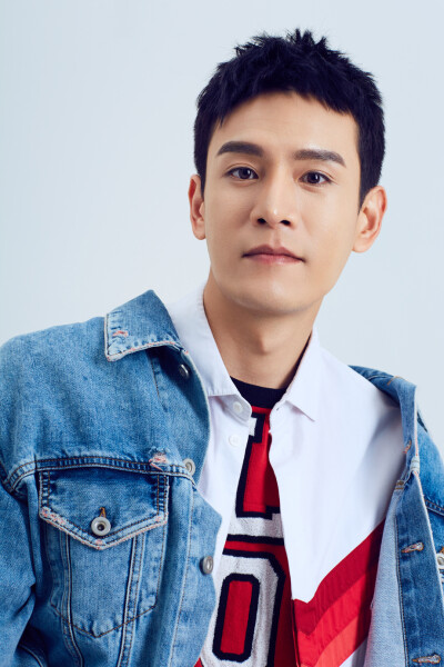 2010年参演都市情感剧《漂亮主妇》.