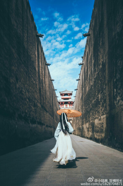 古风女子背影图高清图片