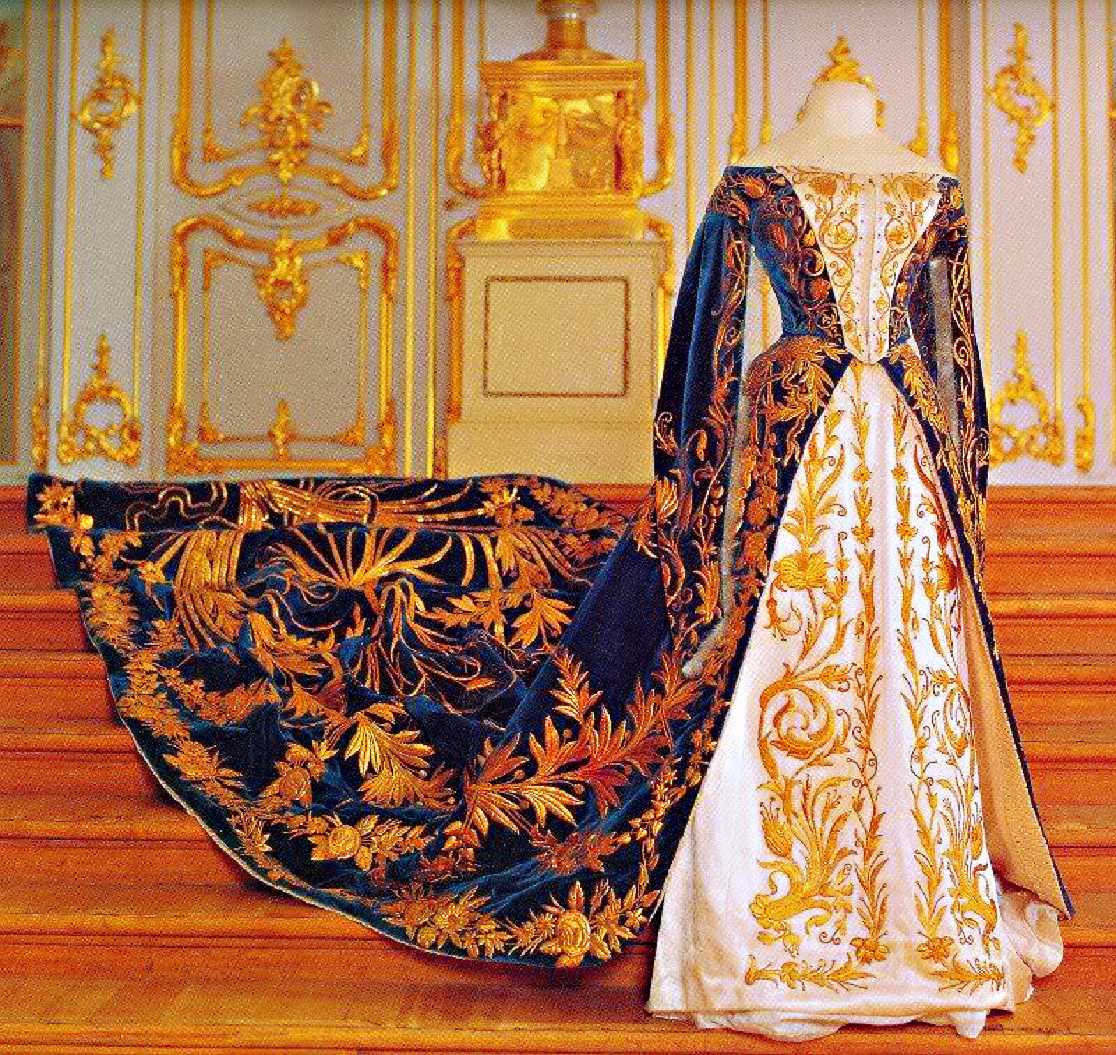 俄帝国时代的宫廷裙