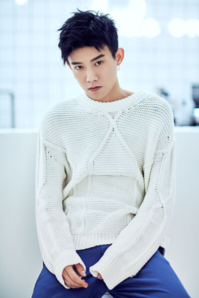 2016年5月,朱戬出演个人首部荧幕作品《刺客列传》,并凭借饰演的倘è