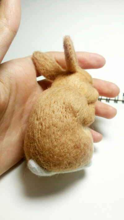 羊毛毡小奶茶兔子摆件
