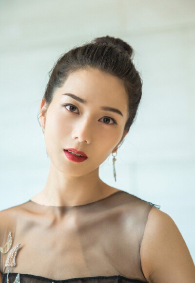 彭杨,1987年11月14日出生于四川省成都市,中国内地戏剧女演员.