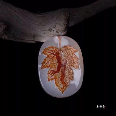 作品画面利用典雅清新的皮色进行创作,枫叶脉络清晰,栩栩如生,枫叶上