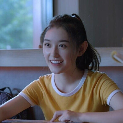 蒋依依头像壁纸