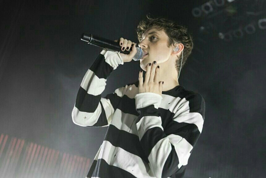 troye sivan 戳爷美如画.那个笑起来让人心神荡漾的男人.如花般绽放.