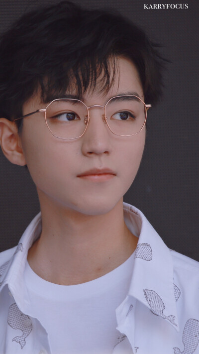 7.14王俊凯与你相约开启bolon眼镜"上镜青年 秘镜之旅"cr.logo