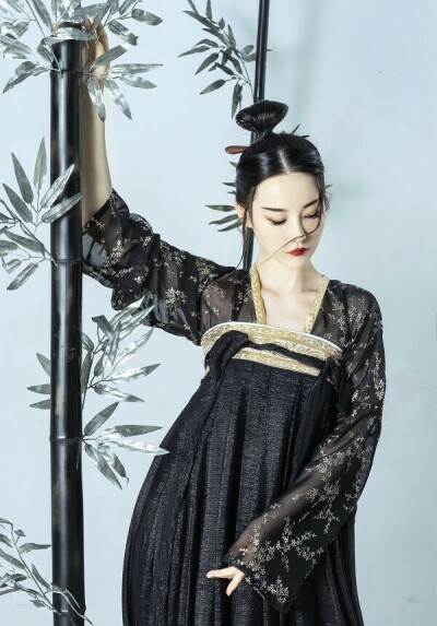 古风汉服真人女头乛凤倾颜(图源:微博)