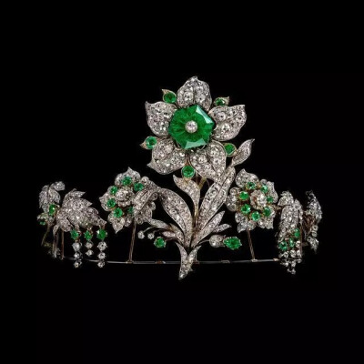约瑟芬皇后的直系后裔洛伊希腾贝格家族收藏约1830年制的祖母绿钻石