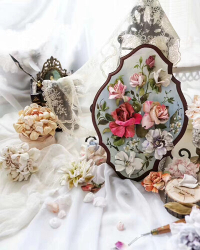 图一是韩国金善荣老师的刮刀花花瓣,太逼真了!简直了!