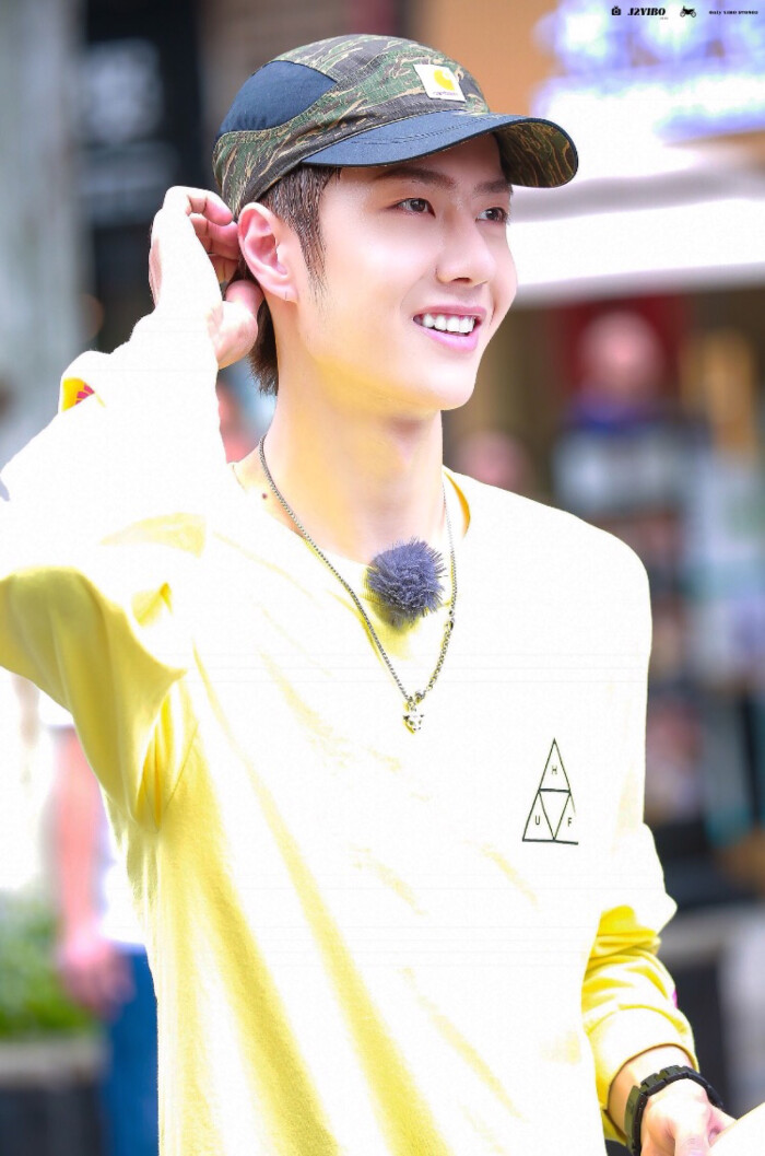 「极限青春」重庆外景录制 #uniq王一博# cr:logo