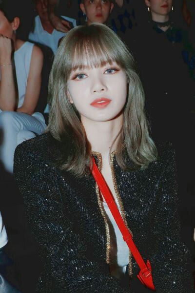 lisa blackpink yg 粉墨 小黑 五哥