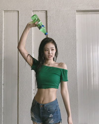 收集   点赞  评论  jennie金珍妮壁纸 0 1 西西_xi4  发布到  女