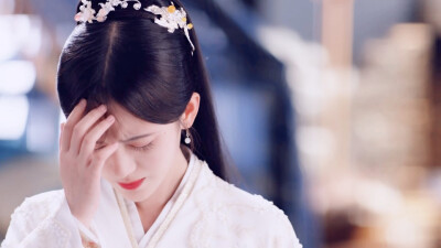 鞠婧祎韩芸汐红色