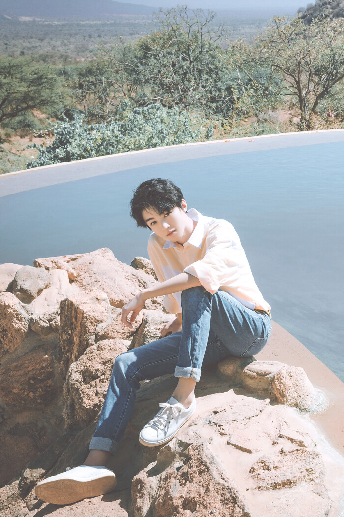 王俊凯就算全世界都放弃你,但是你身后还要我们小螃蟹大军,我们小螃蟹