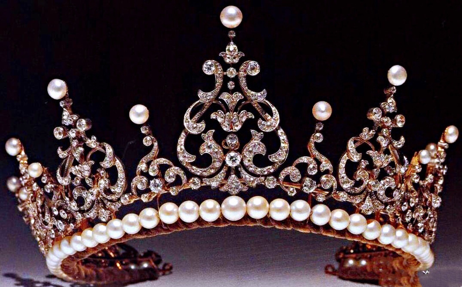 世界上最美的公主王冠图片