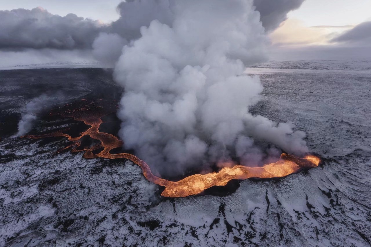 冰岛,喷发的火山 