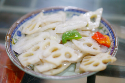 藕咸肉蒸蛋饺咸度刚好鲜鲜度调味我扒了一整碗饭荤菜每天一模一样蒸鱼