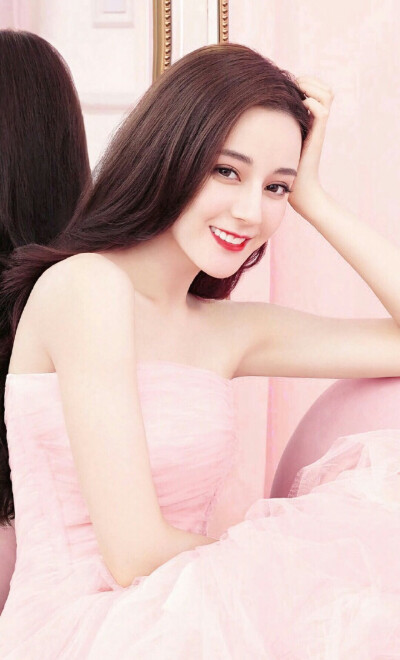 cr:草莓酱---- 饭修/迪丽热巴代言护舒宝