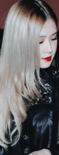 朴彩英,拿图看简介. firstlove_rose